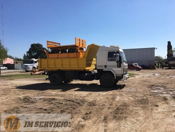 Camiones volcadores y accesorios de traslado.